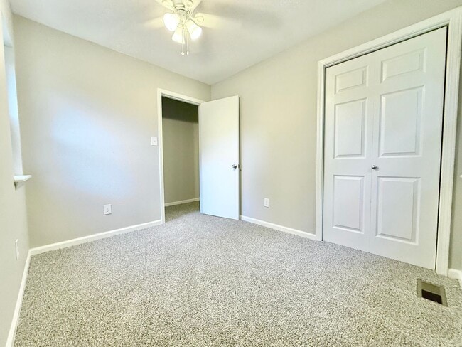 Building Photo - 92 Sycamore Cir