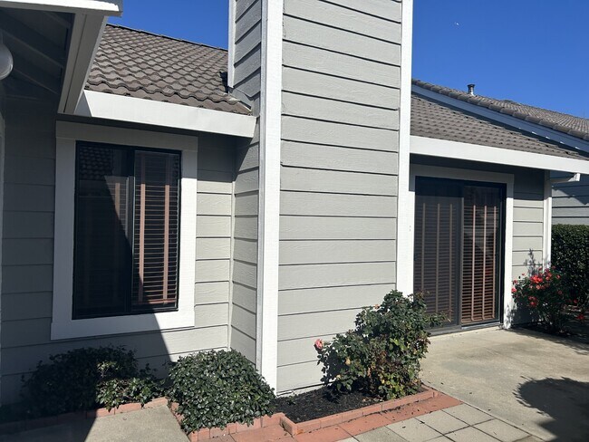 Building Photo - 2252 Southport Ln