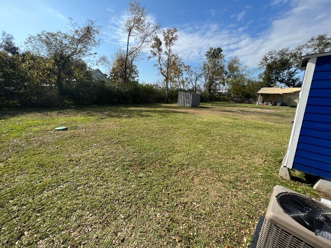Building Photo - Renovated 2 Bed 2 Bath Lake Charles