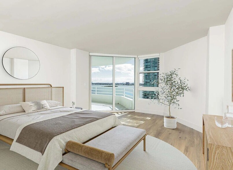 Building Photo - 555 NE 34th St