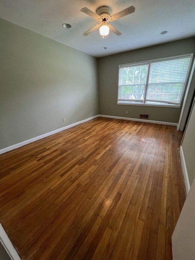 Building Photo - Beautiful Home with Mother in Law Suite or...