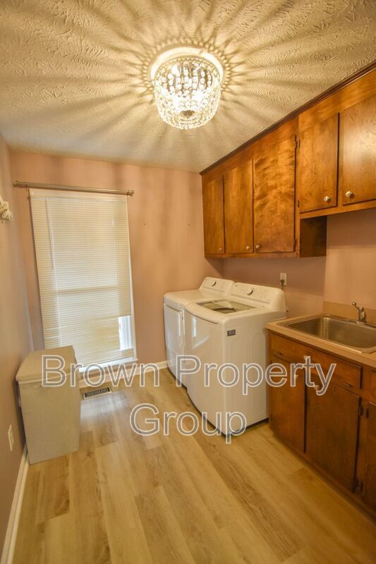 Building Photo - 1651 Greenock Ave