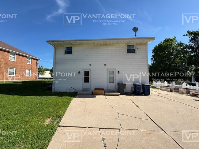 Building Photo - 132 E Beaupre St