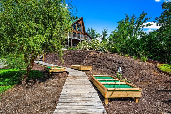 Building Photo - 208 Tunnel Ridge Dr