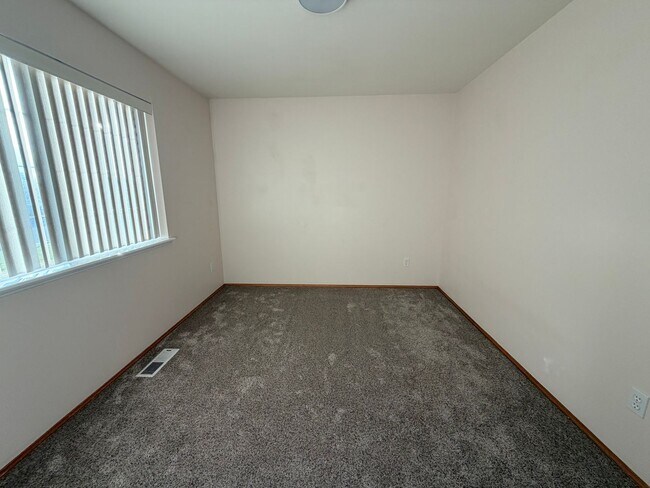 Building Photo - Beautifully updated 3-bedroom, 2-bathroom www.stillproperties.com