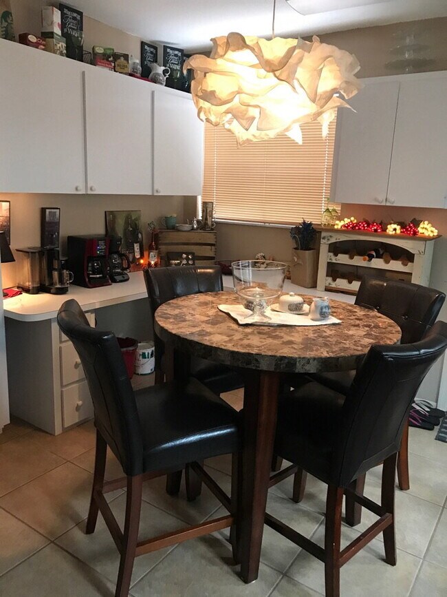 Building Photo - 5-Bedroom Pool Home with 2 Full Baths - Spacious 2373 Sq Ft Home in Englewood's Prime Location!"