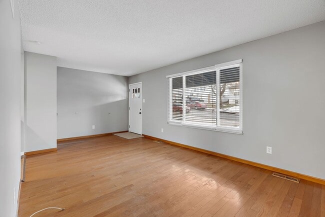 Building Photo - 1128 Saratoga Dr