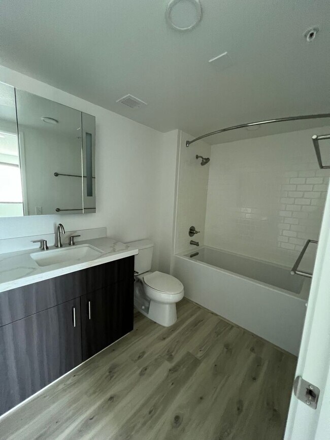 Building Photo - Brand New Kakaako Ililani Condo 2 bedroom ...