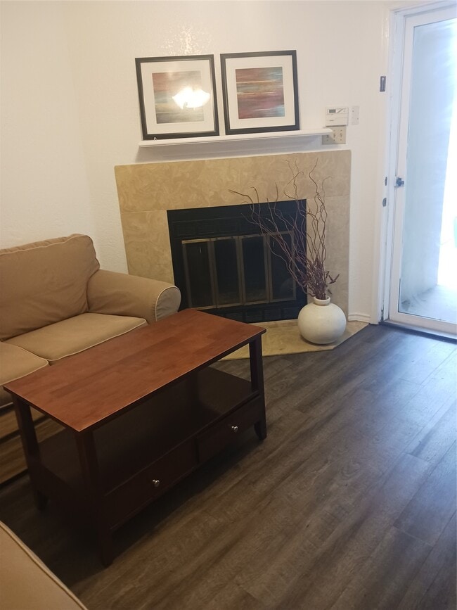 Building Photo - 921 Marine Dr