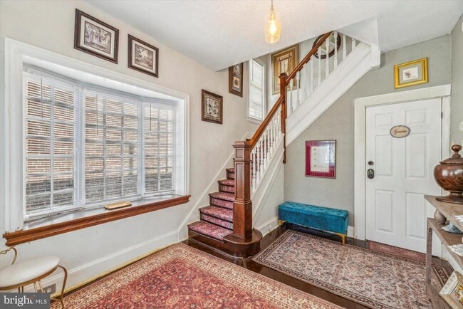 Building Photo - 505 W 19th St