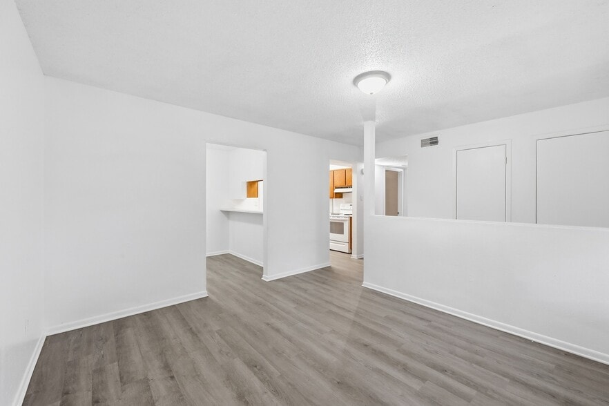 Building Photo - 1410 S Elizabeth Ave