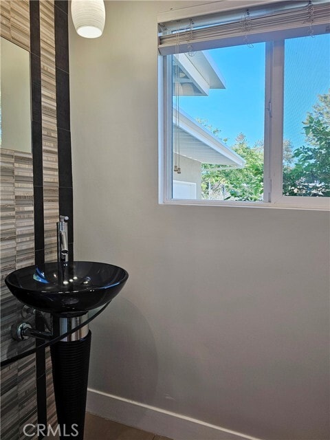 Building Photo - 6014 Wish Ave