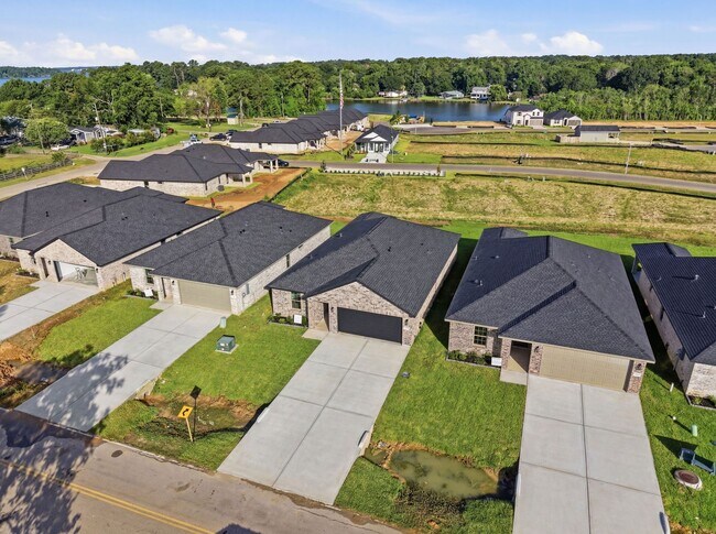 Building Photo - 13134 Lake Conroe Bay Rd
