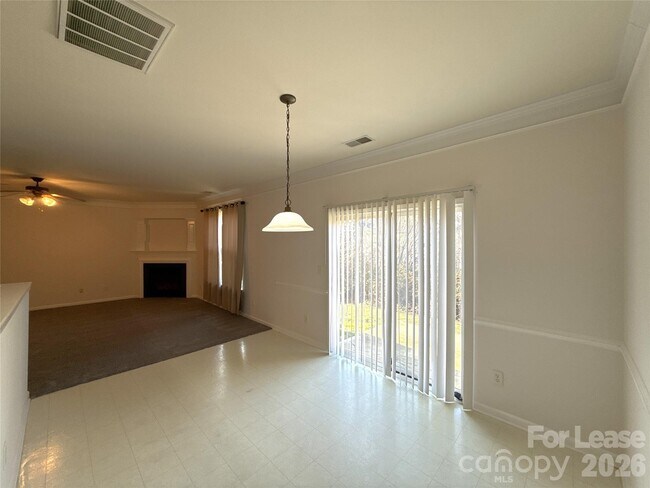 Building Photo - 2807 Forest Grove Ct