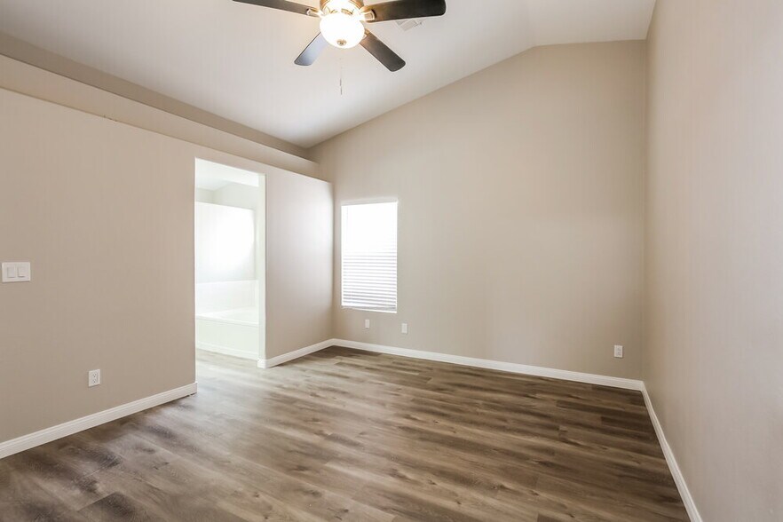 Building Photo - 1604 Watercreek Dr