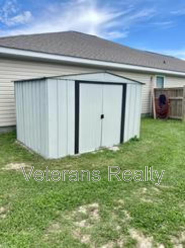 Building Photo - 8 Periwinkle Ln