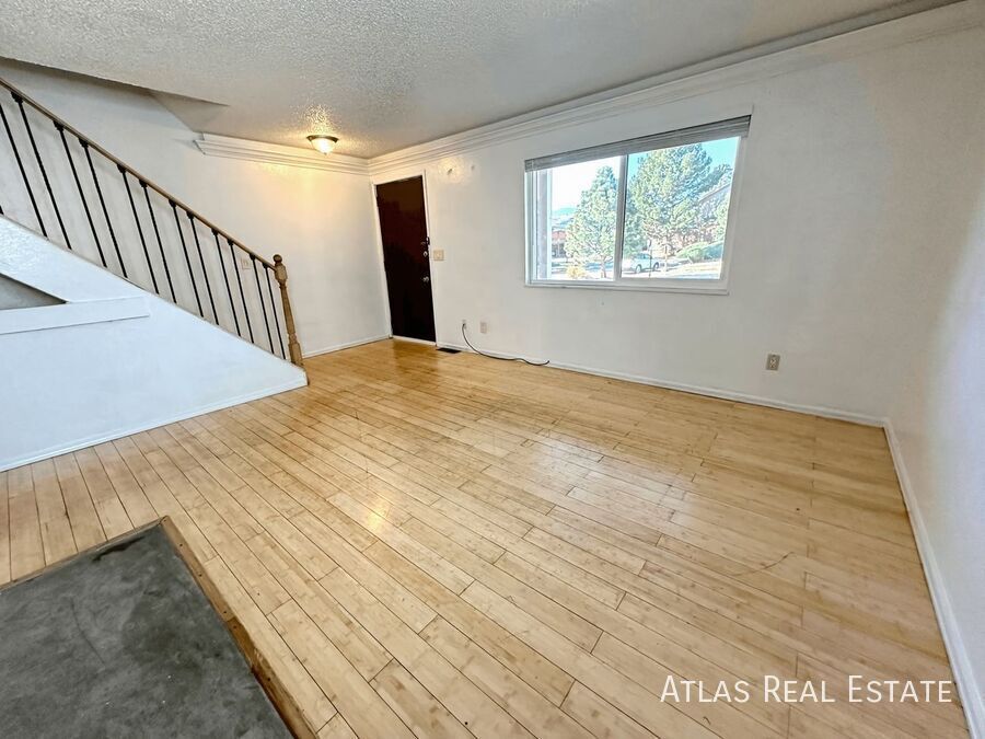 Building Photo - 218 W Rockrimmon Blvd