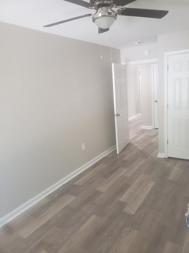 Building Photo - 864 S 24th St