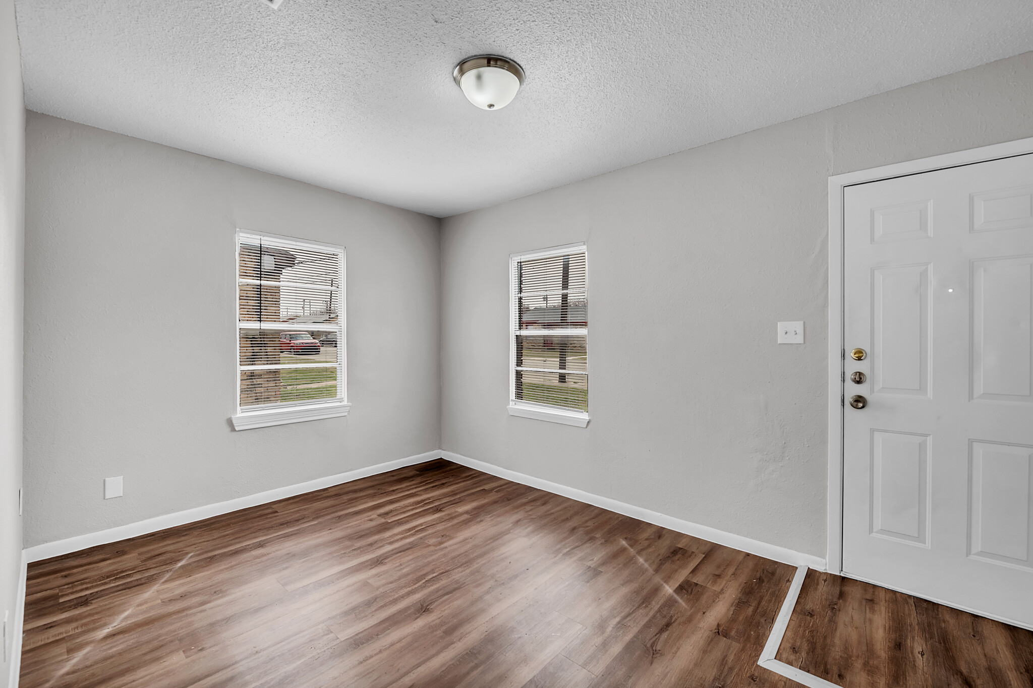 Building Photo - 216 W Avenue G