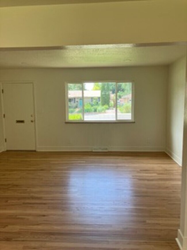 Building Photo - $300 OFF FIRST MONTH | Beautifully Renovated 3BR in Midtown Fort Collins