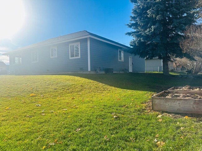 Building Photo - New remodeled Kalispell Home