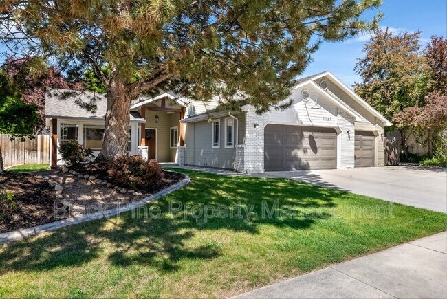 Building Photo - 1127 N Echohawk Way