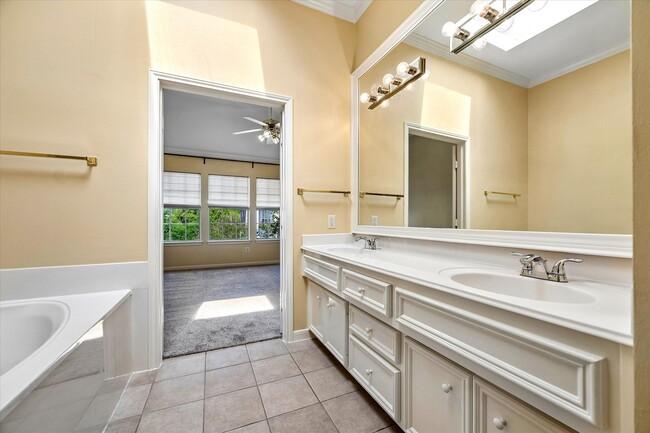 Building Photo - 2915 Jackson St