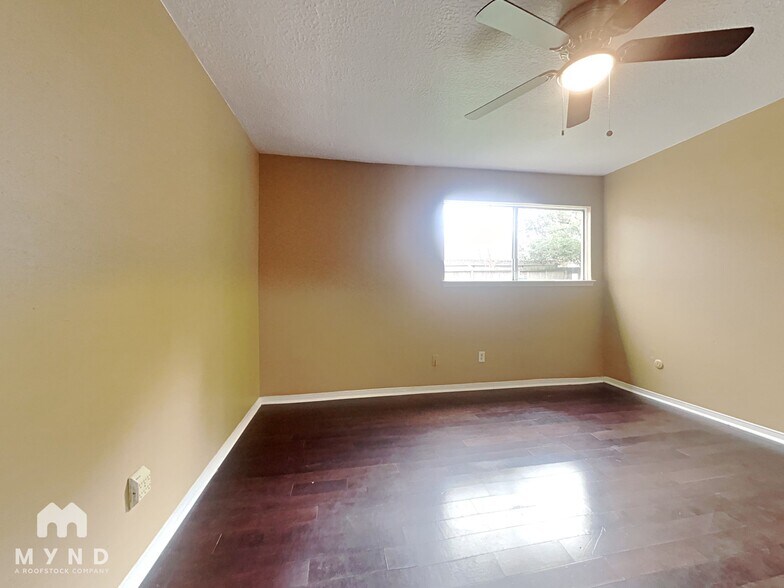 Building Photo - 2103 Woodland Springs St