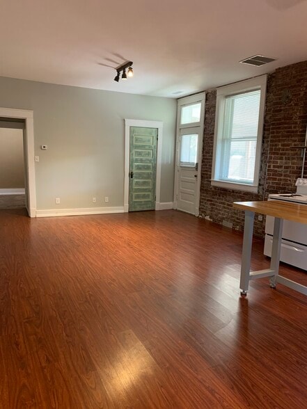 Back Apartment - 1120 N 10th St