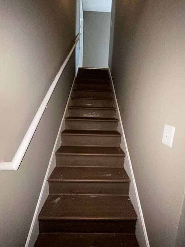 Building Photo - Newly Renovated 2 BR/1BA