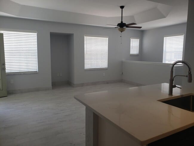 Building Photo - 1005 Belmont Pl