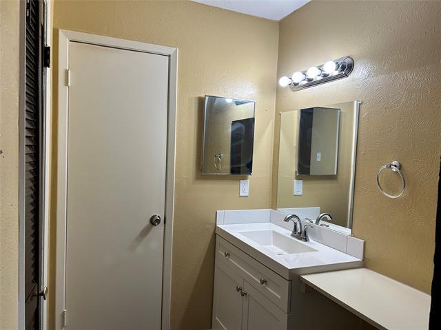 Building Photo - 711 Ticonderoga Dr