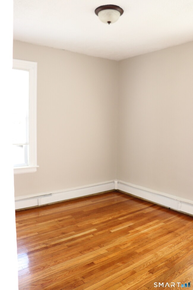 Building Photo - 152 Lyons St