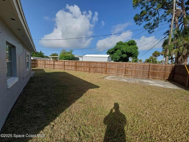 Building Photo - 472 Camel Cir