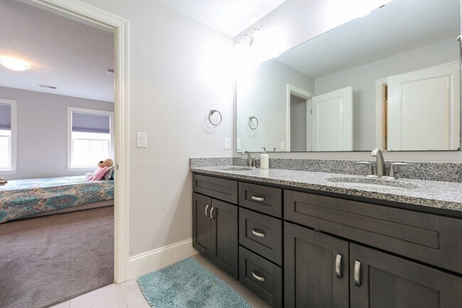 Building Photo - 8 Riverstone Way