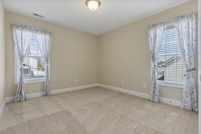 Building Photo - 223 Samuel Nicholas Dr