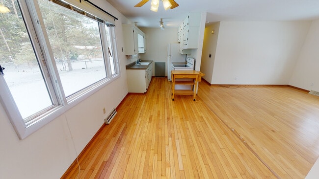 Building Photo - 5814 Meadowood Dr