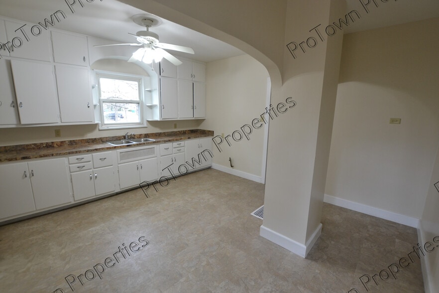 Building Photo - 505 Park Dr