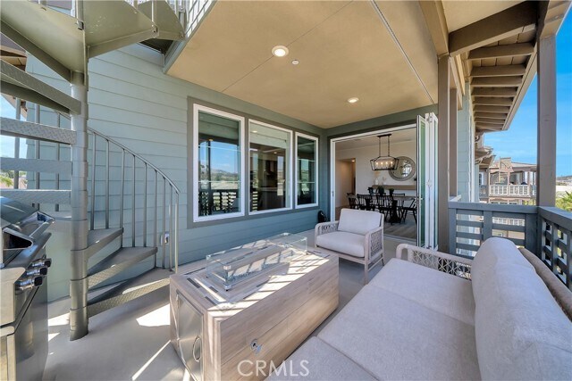 Building Photo - 1417 Doheny Way
