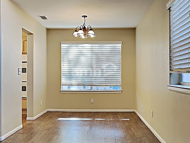 Building Photo - 1824 Glenwillow Dr