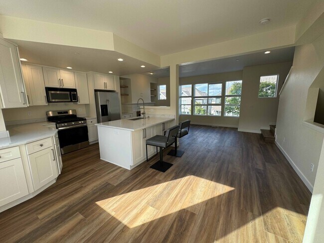 Building Photo - 2455 NE Park Dr