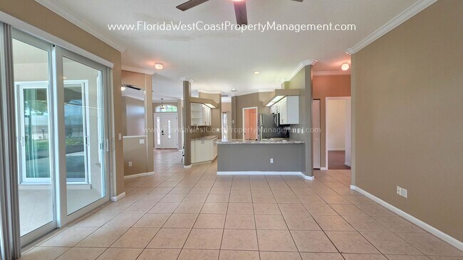 Building Photo - CUTE AND SPACIOUS 3 BEDROOM/ 2 BATH POOL HOME! NORTH PALMETTO! PET FRIENDLY!