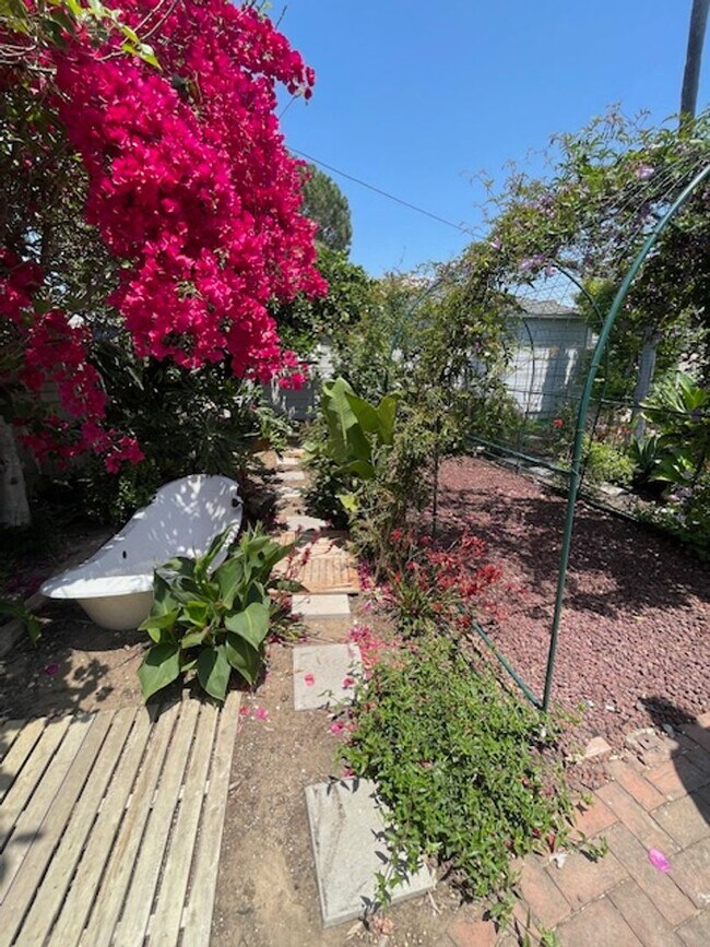 Building Photo - Westchester Home Perfect for Plant/Garden ...
