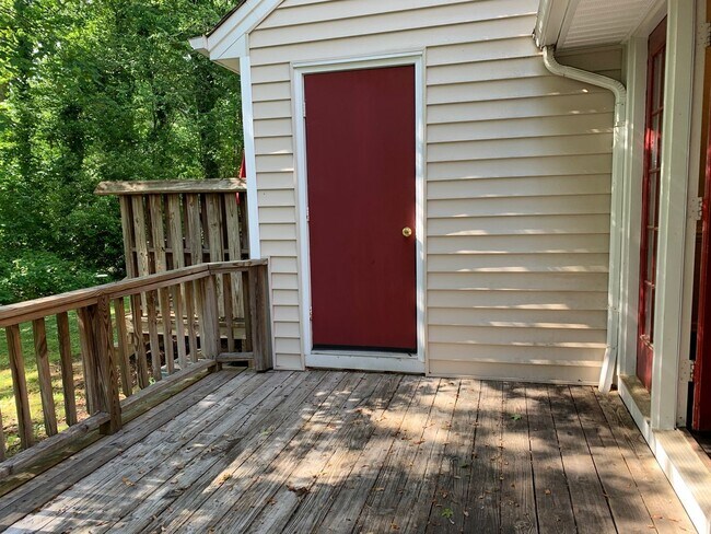 Building Photo - North Raleigh Townhome-Large Bedrooms and more! Price drop alert!