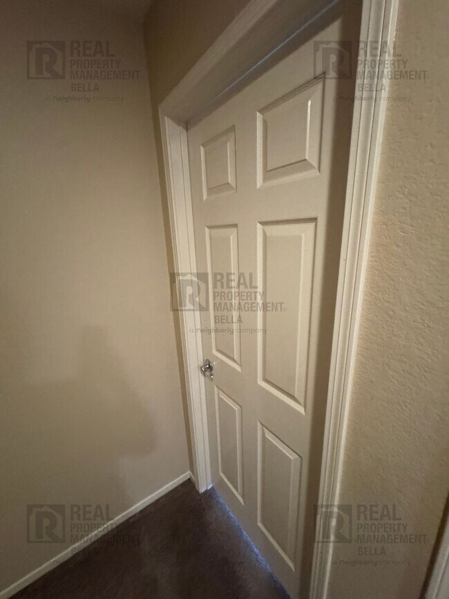 Building Photo - Spacious & Stylish 5-Bed, 3-Bath Home in Prime Murrieta Location