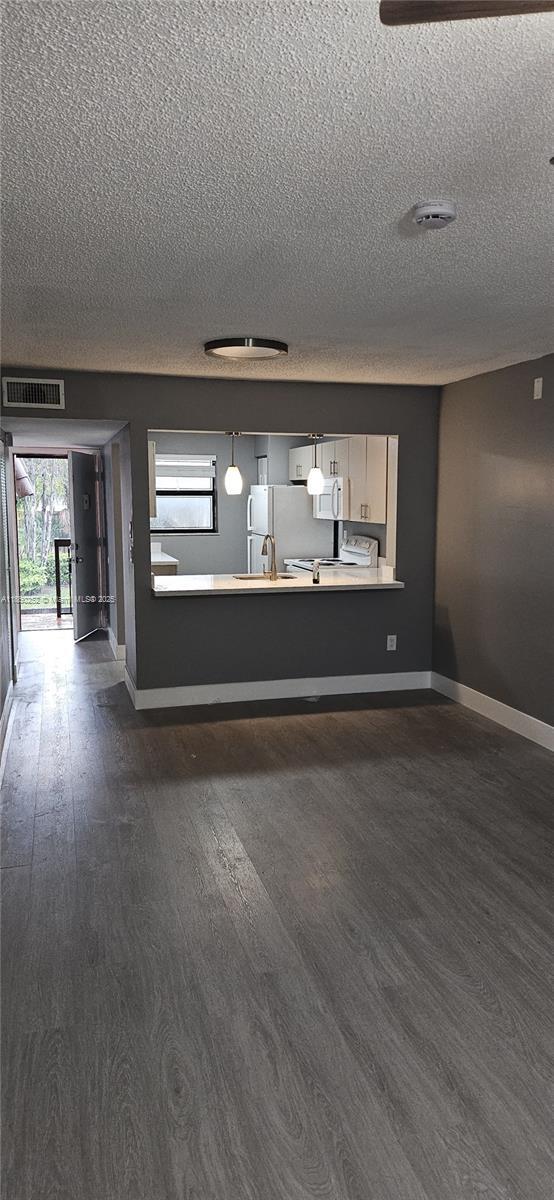 Building Photo - $3,300MONTHLY;862 NE 209TH ST #206 MIAMI, ...