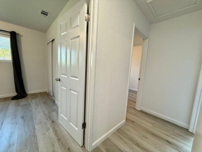 Building Photo - 1725 Albion Pl