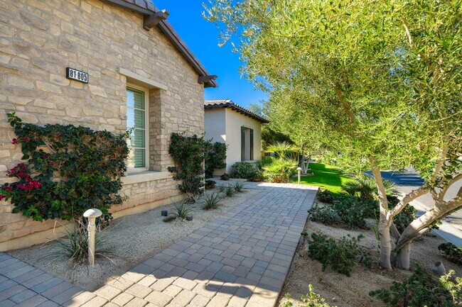 Building Photo - 81805 Four Seasons Pl