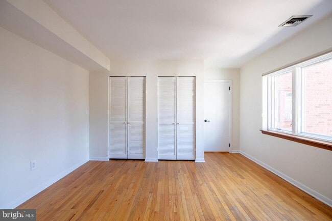 Building Photo - 129 Catharine St