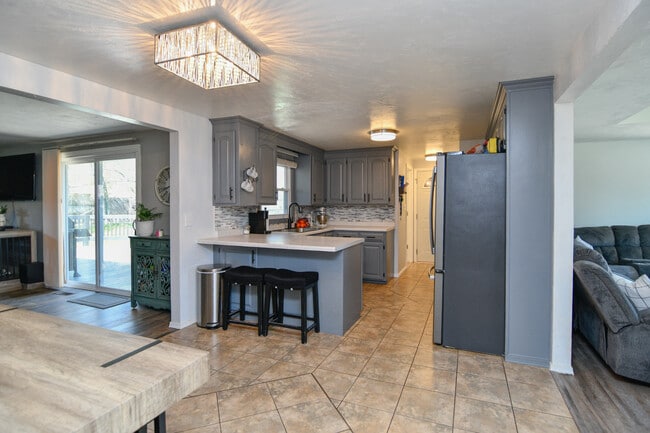Building Photo - 981 Hillcrest Heights